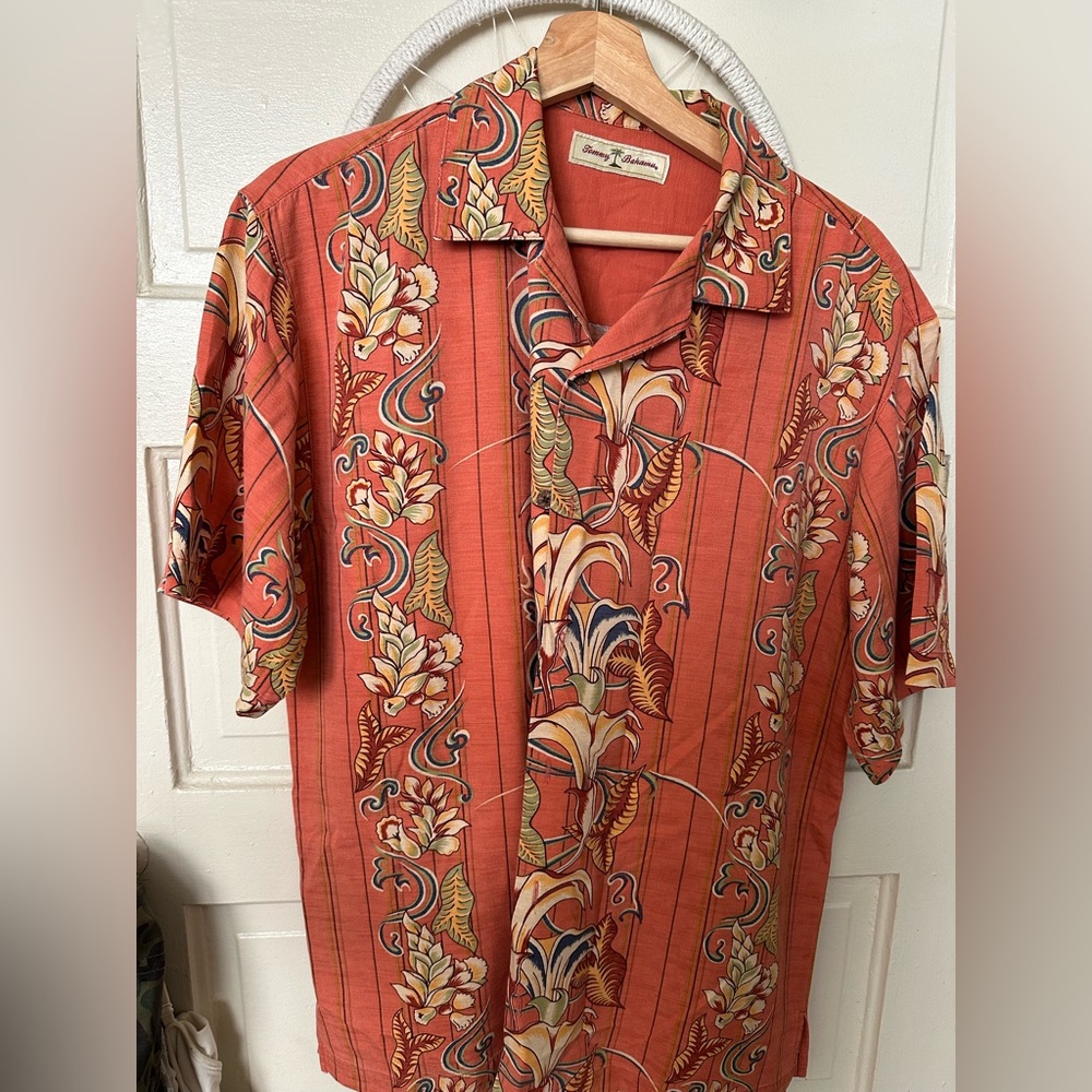 Tommy Bahama - size small - 100% silk